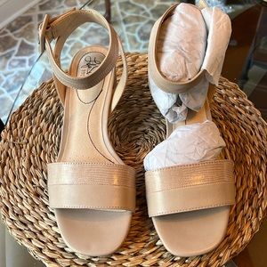 Life Stride Cayana dress sandals 9M new in box